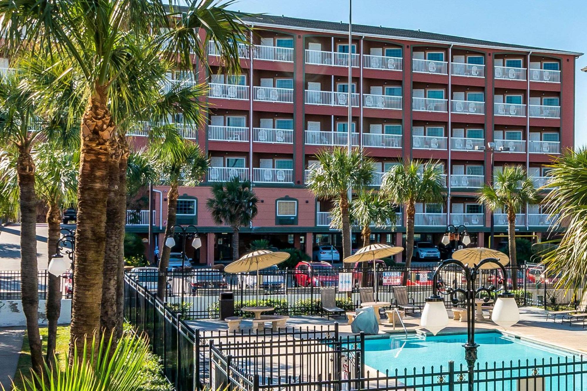 Quality Inn & Suites Galveston - Beachfront Bagian luar foto